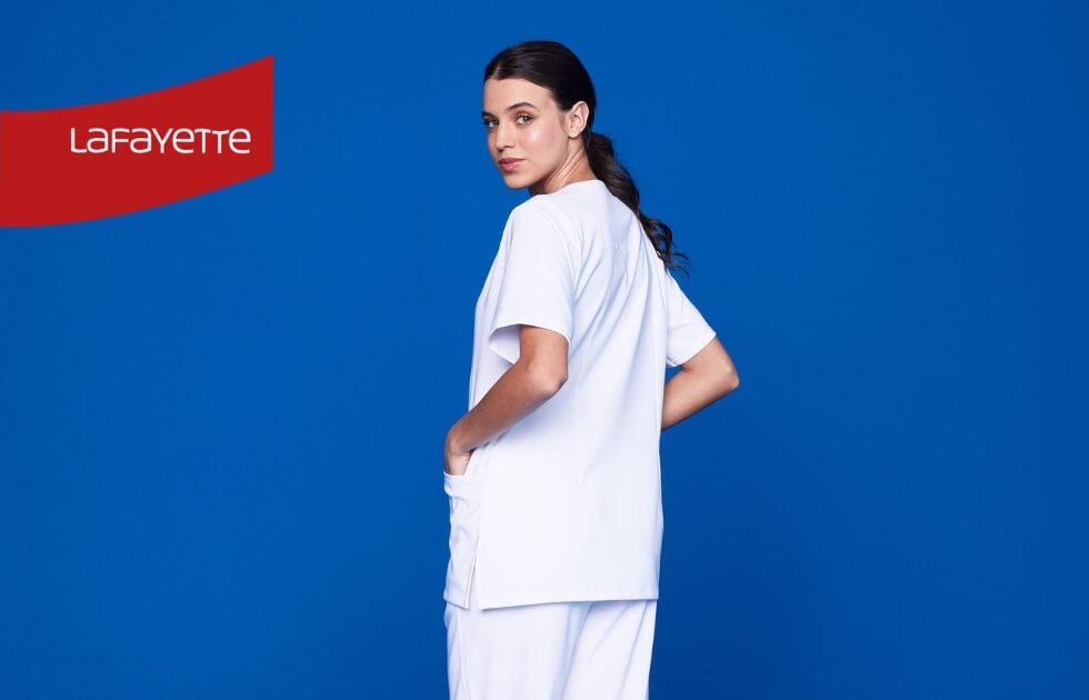 tecnología antifluido en uniformes médicos